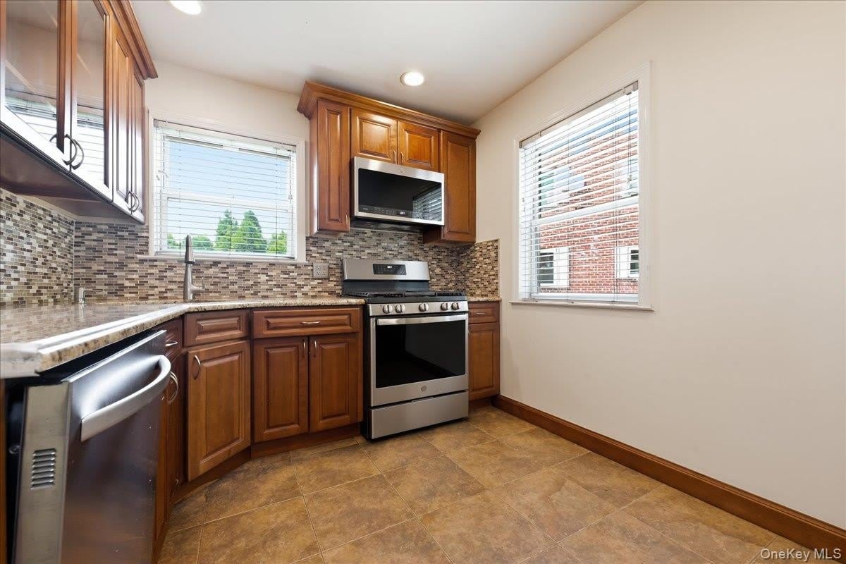 260-70 73rd Avenue – photo 5