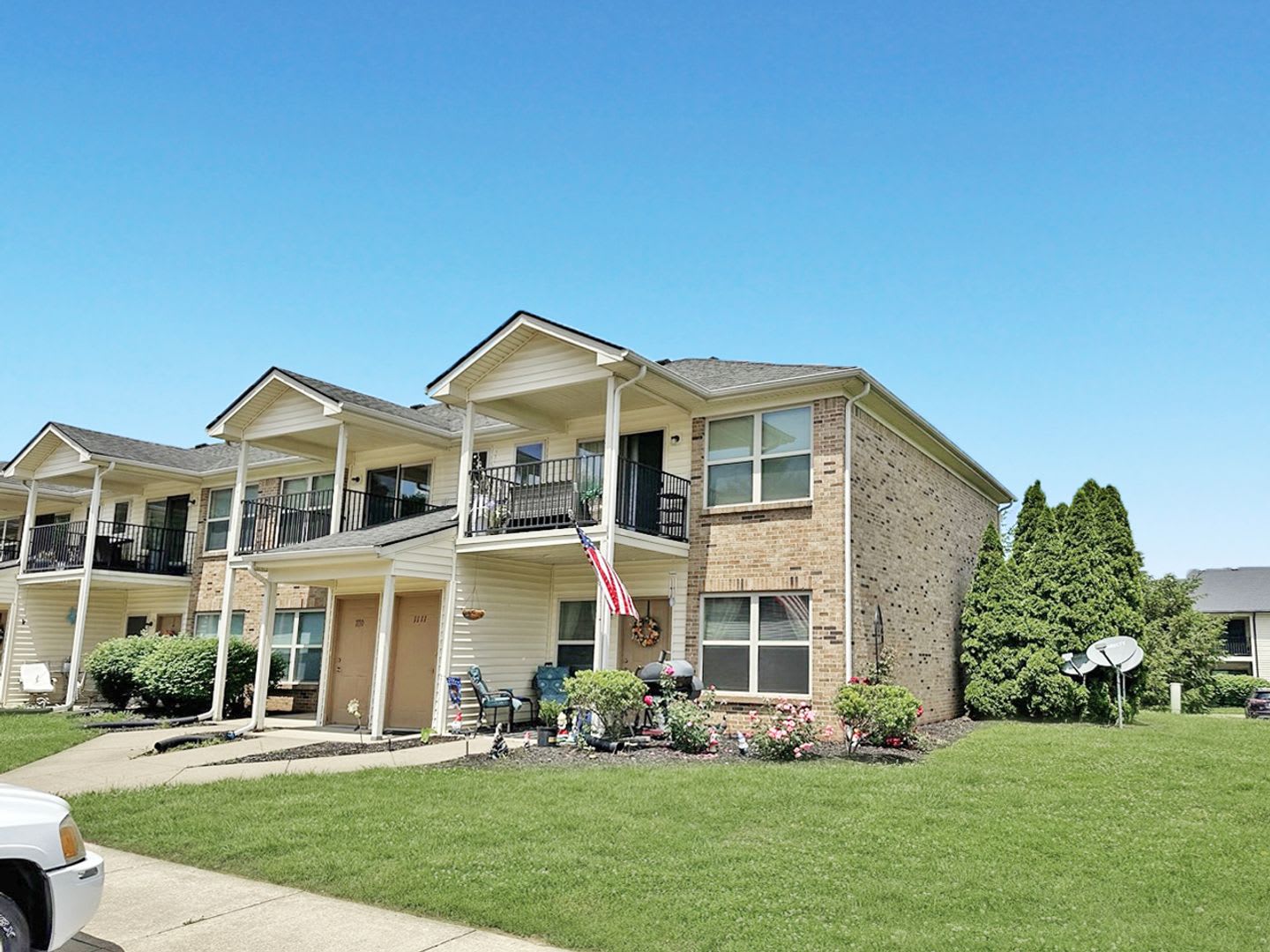 Minutes from Castle Schools*********Prime Location**********Newburgh Indiana 2 Bedroom 2 Bathroom – photo 2