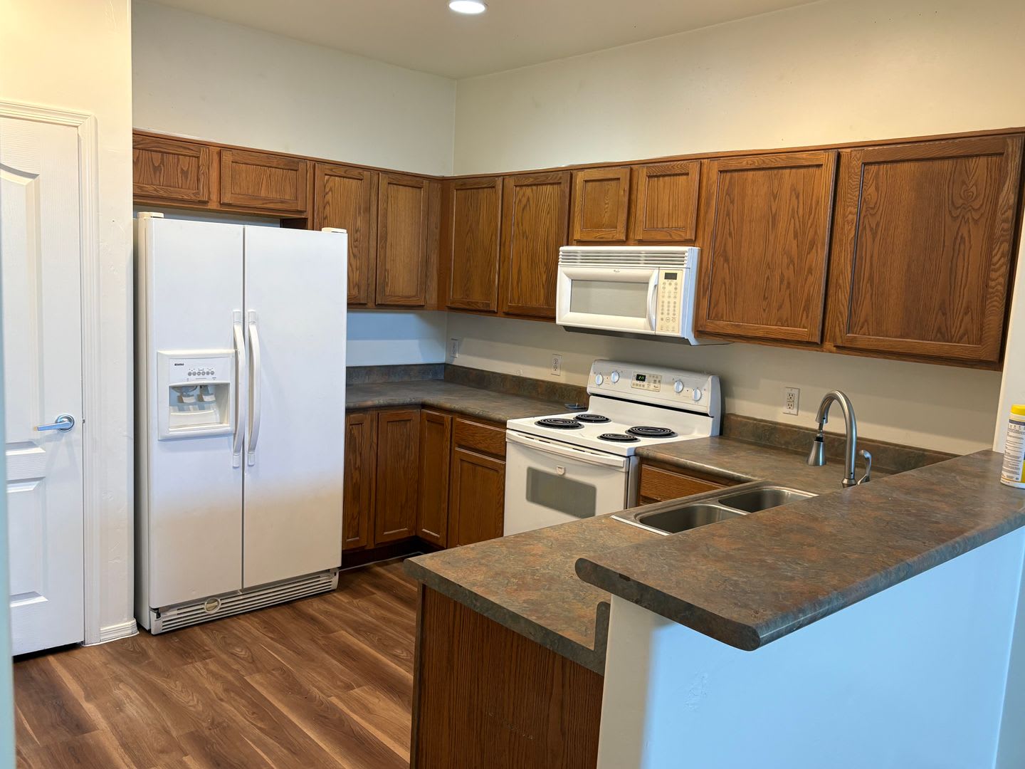 Must See 3 bedroom home! Near Downtown and A Mountain! A/C! Split Level! – photo 4