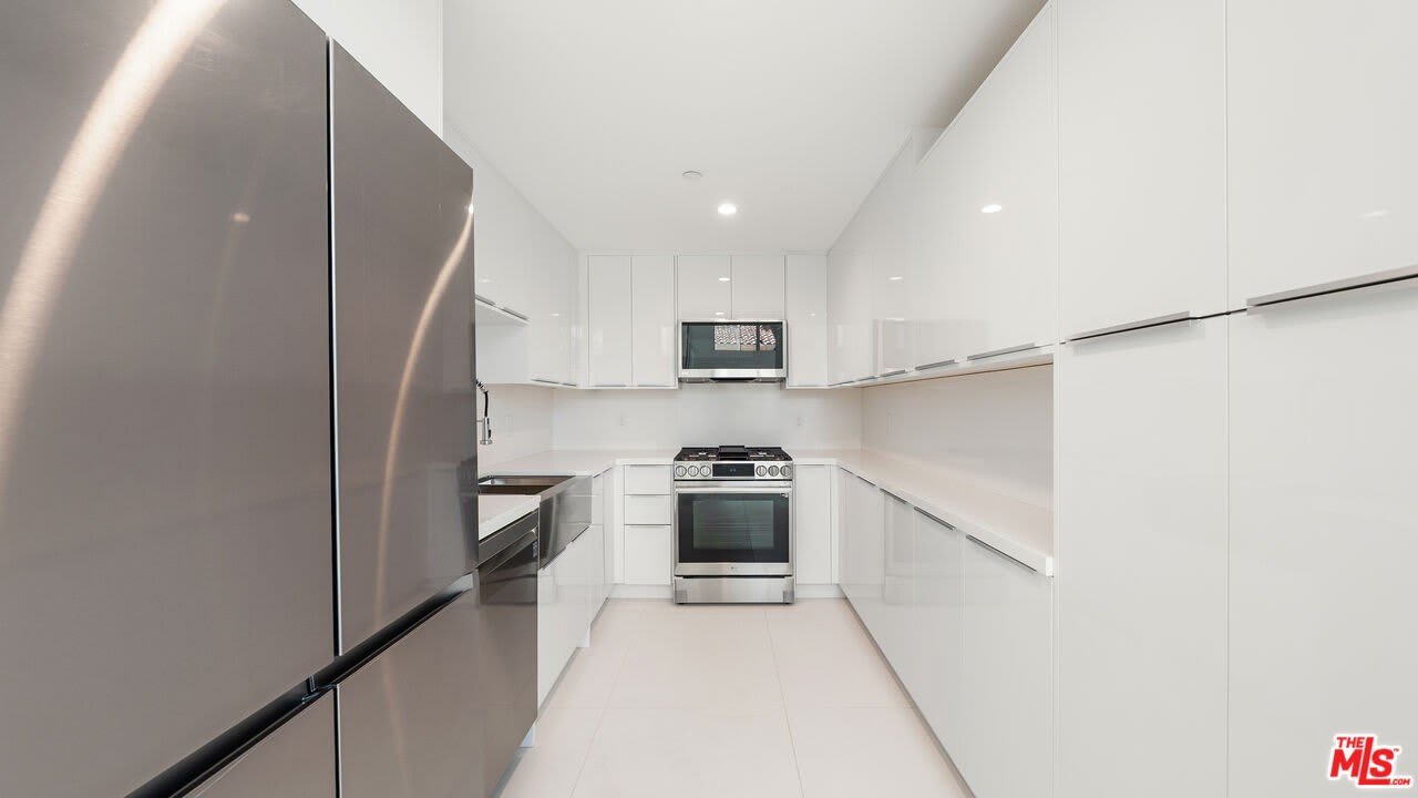 621 N Kings Rd – photo 5