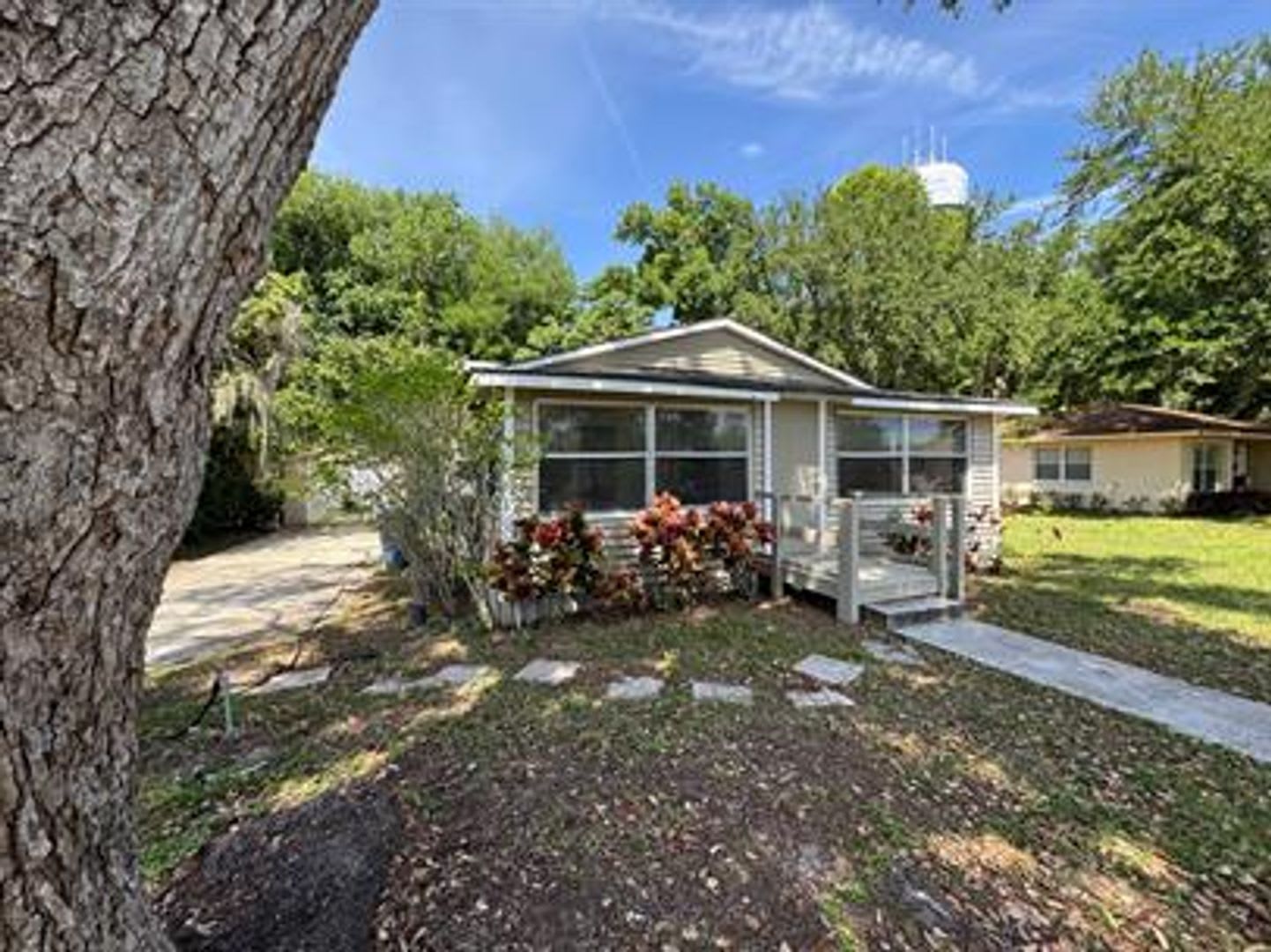 Cozy Florida Cottage with Spacious Yard & Screened Porch – photo 2