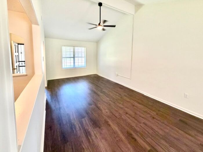 5673 Longacre Avenue – photo 3