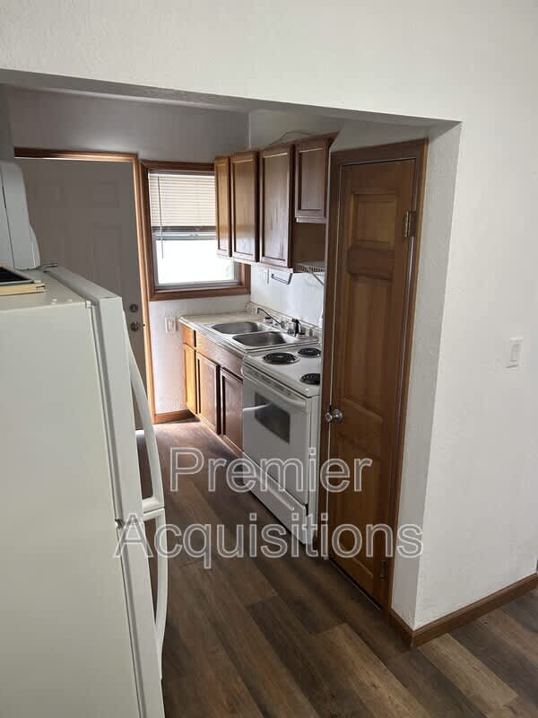 208 E Bland St – photo 5