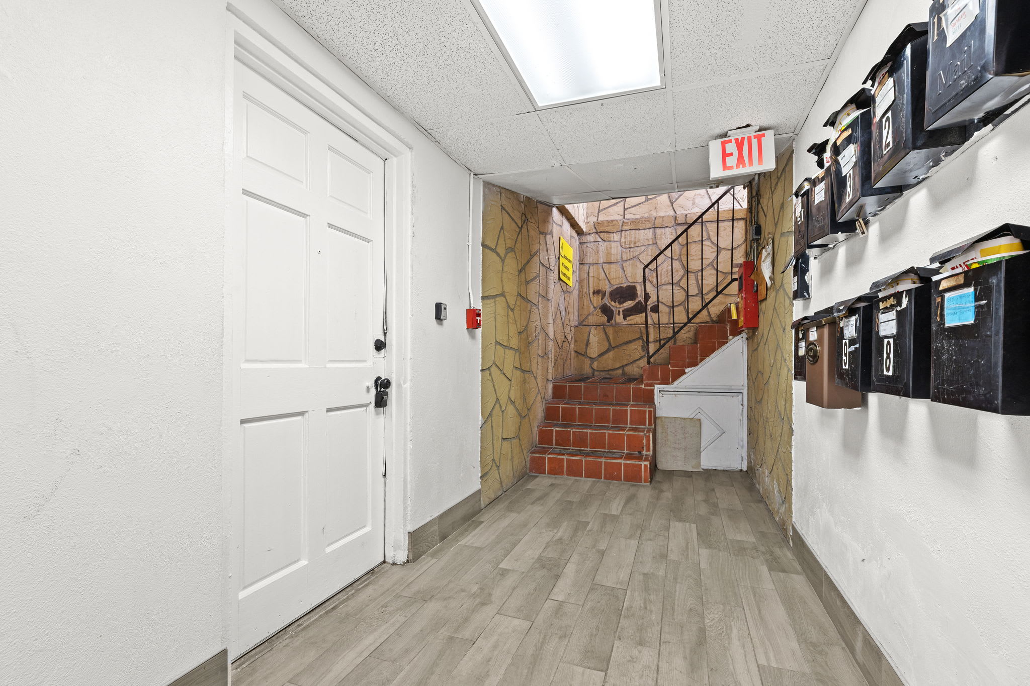 8923 N 40th St Apt 5 – photo 4