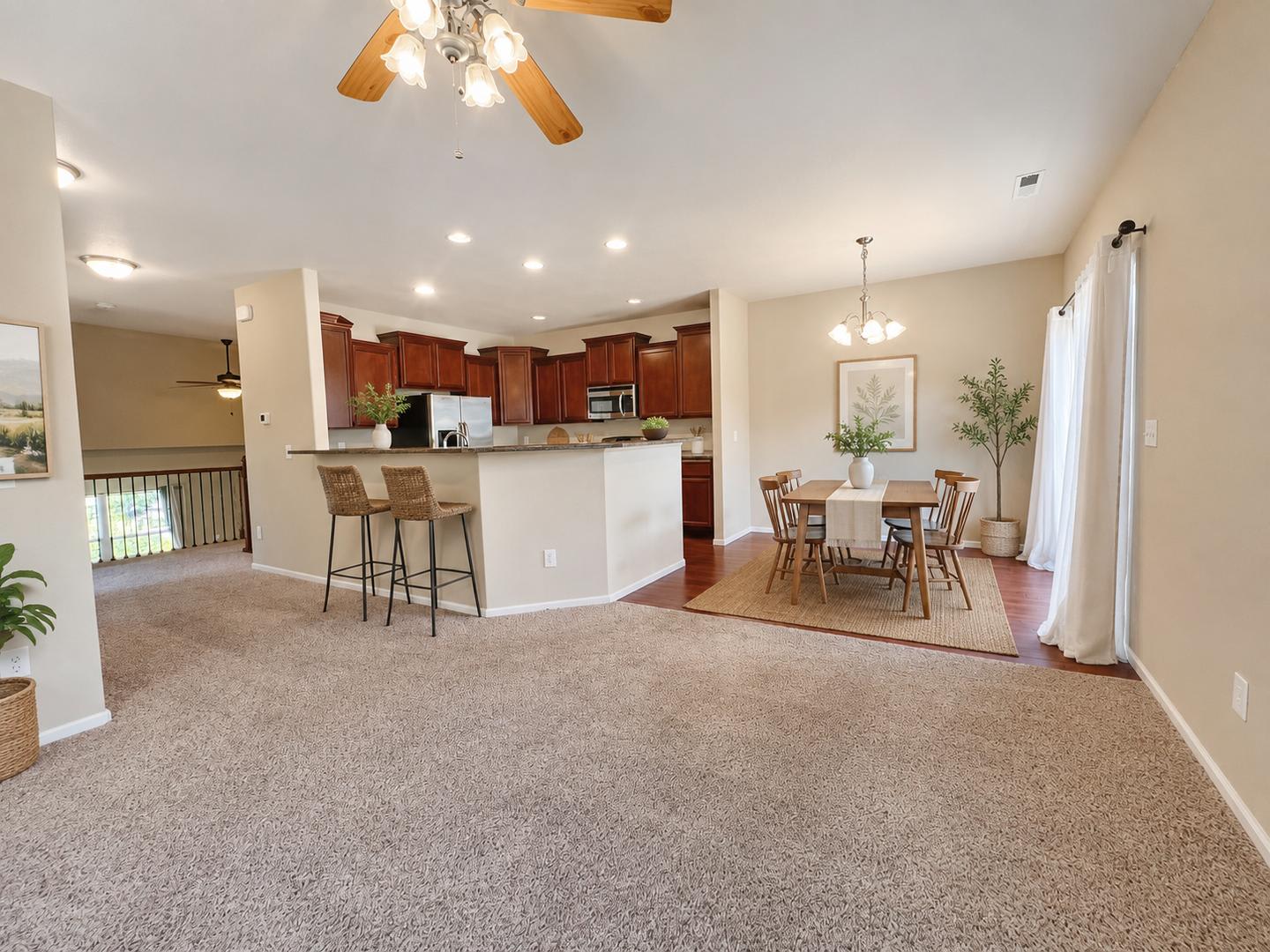 Gorgeous 3 Bedroom Townhouse off North Power Corridor! – photo 3