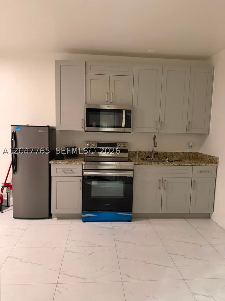2621 SW 12th Ter – photo 5