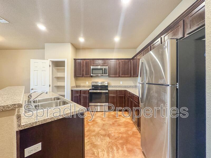915 Laila Ln – photo 5