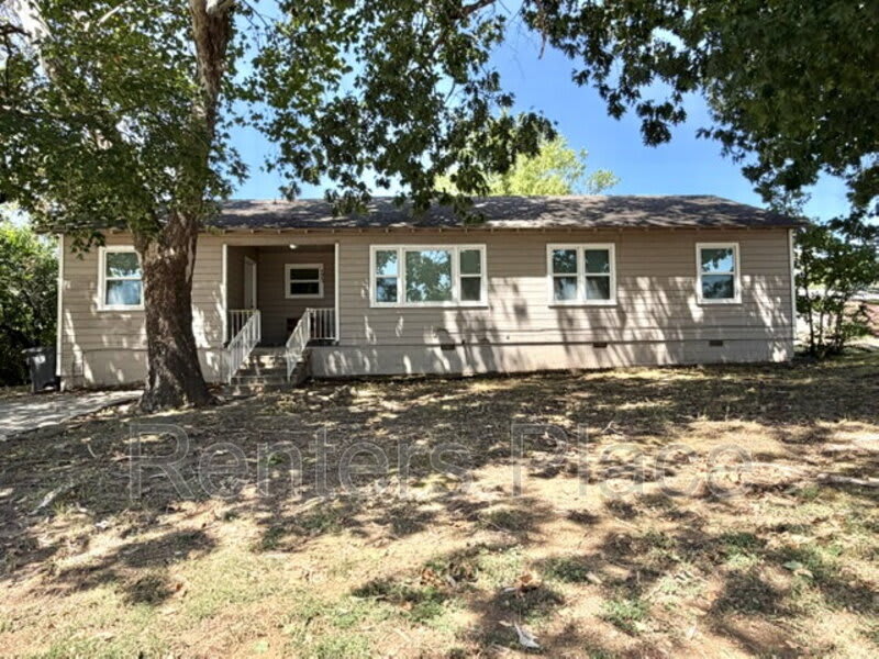 4945 E. 25th St. – photo 1