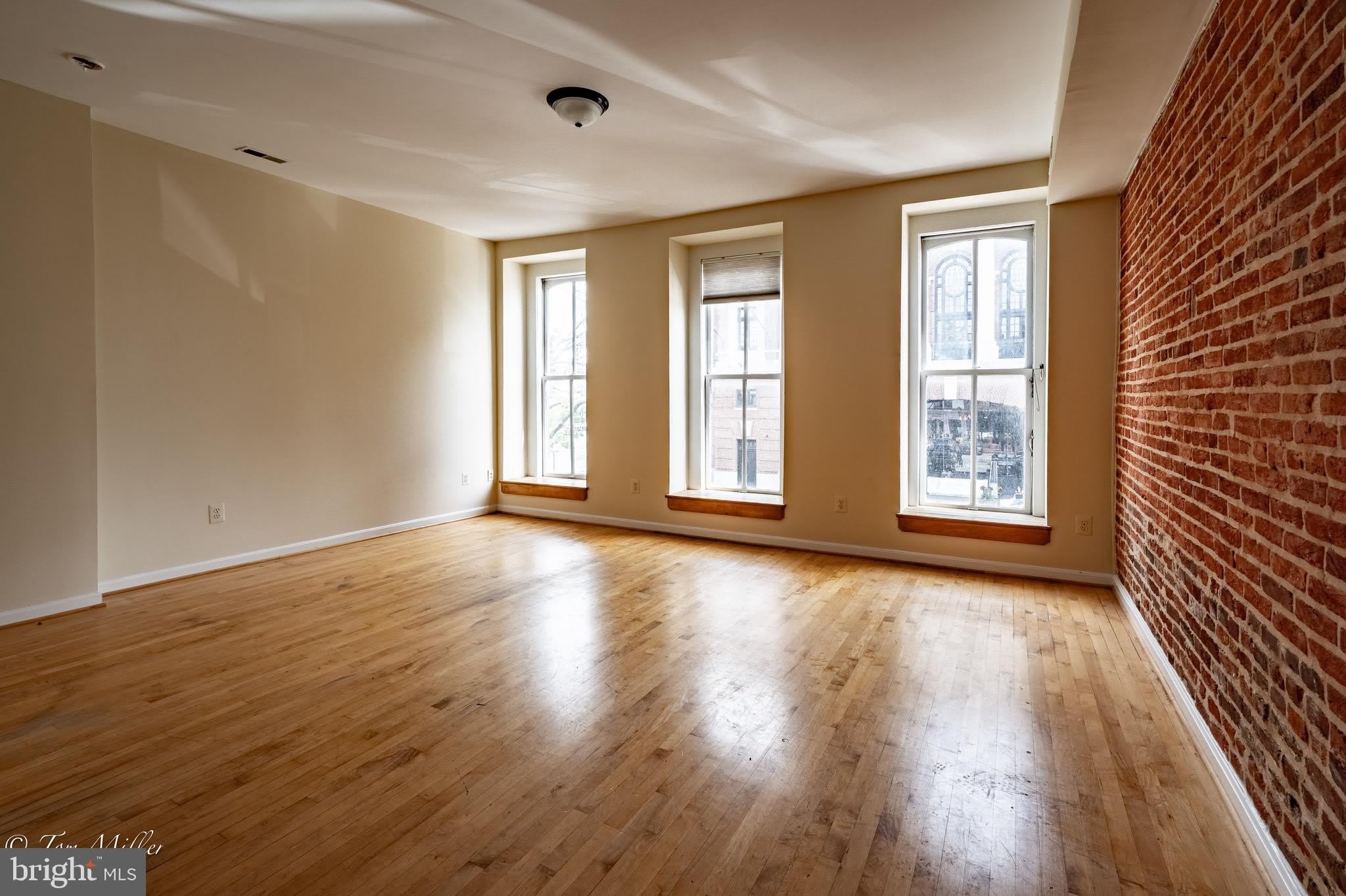 1712 THAMES Street – photo 2