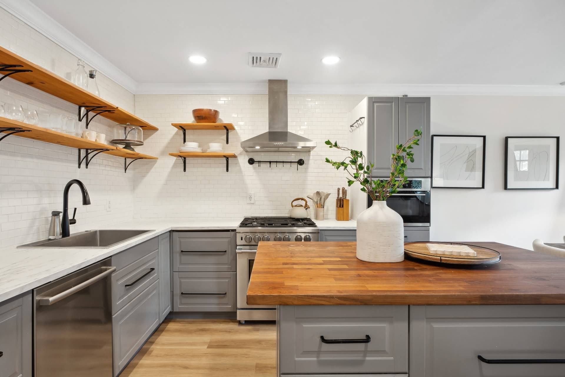28 Argonne Road W – photo 2