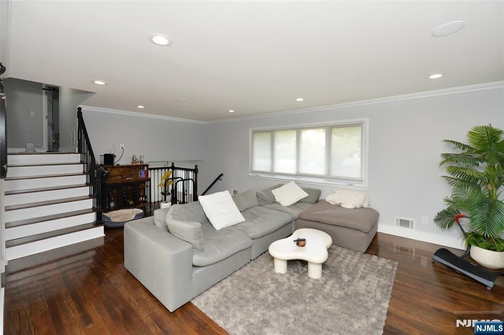 154 Middlesex Avenue – photo 2