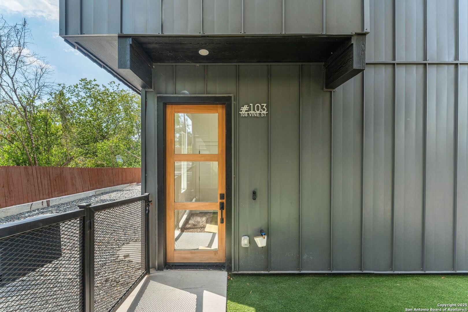 108 Vine St – photo 3