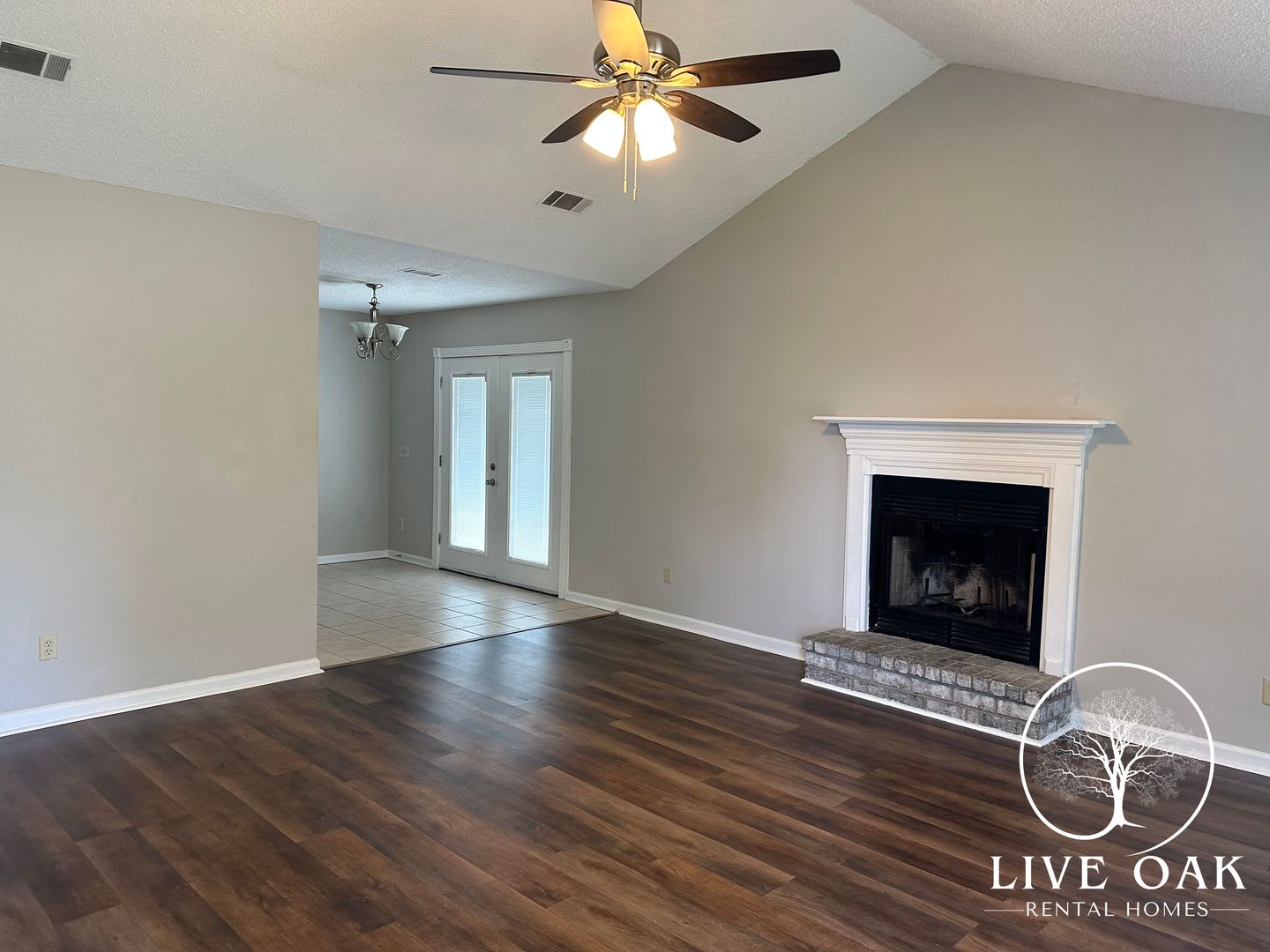 MOVE-IN SPECIAL: $500 OFF 1st MONTH'S RENT!** – photo 3
