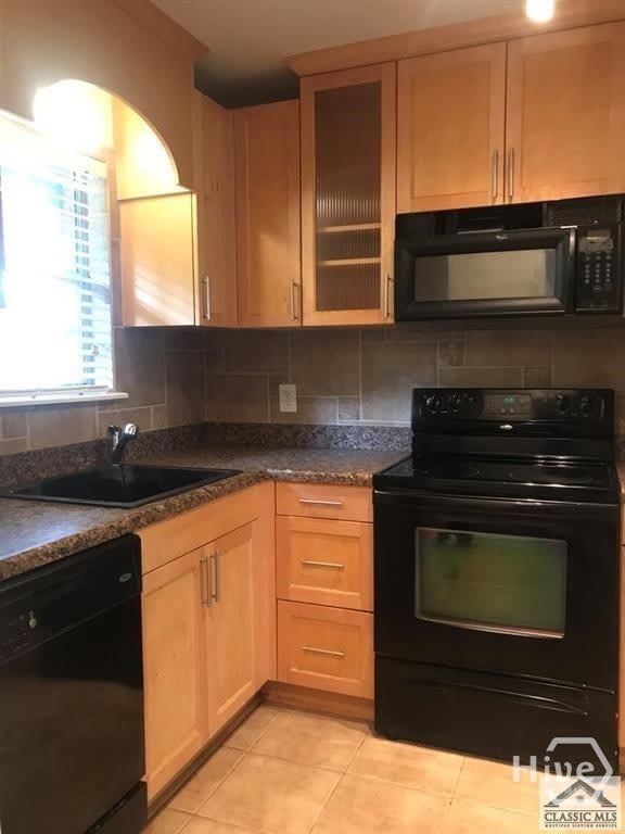 1055 Baxter Street – photo 4