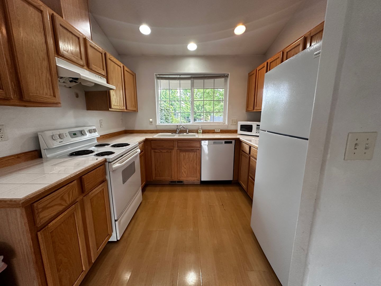 4 Bedroom 2 Bath Single Family House – photo 2