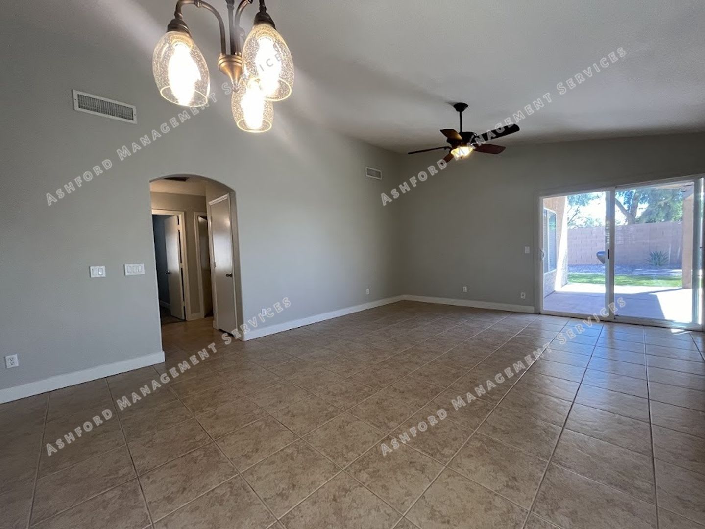 BEAUTIFUL 3 BEDROOM 2 BATHROOM HOME IN PEORIA – photo 4