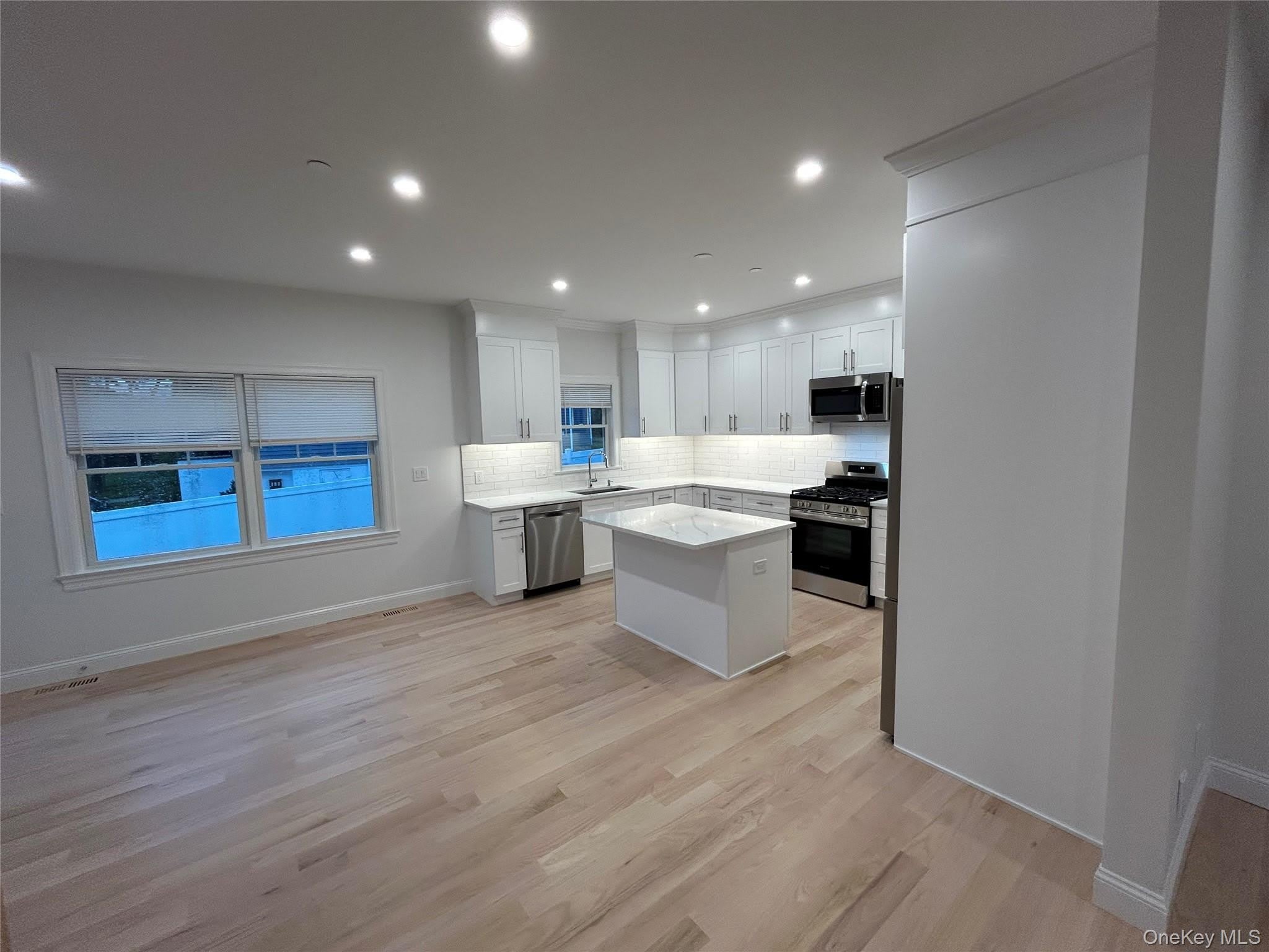 61 Adelphi Avenue – photo 4
