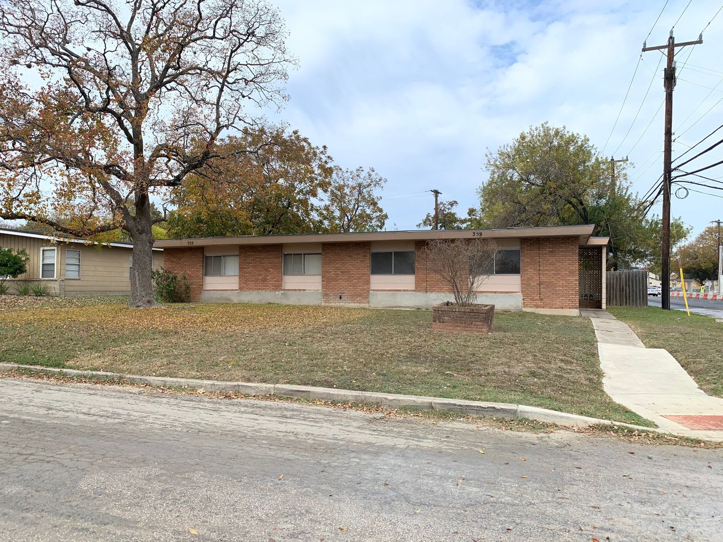 COZY DUPLEX, NEAR SHOPPING & 281! – photo 1