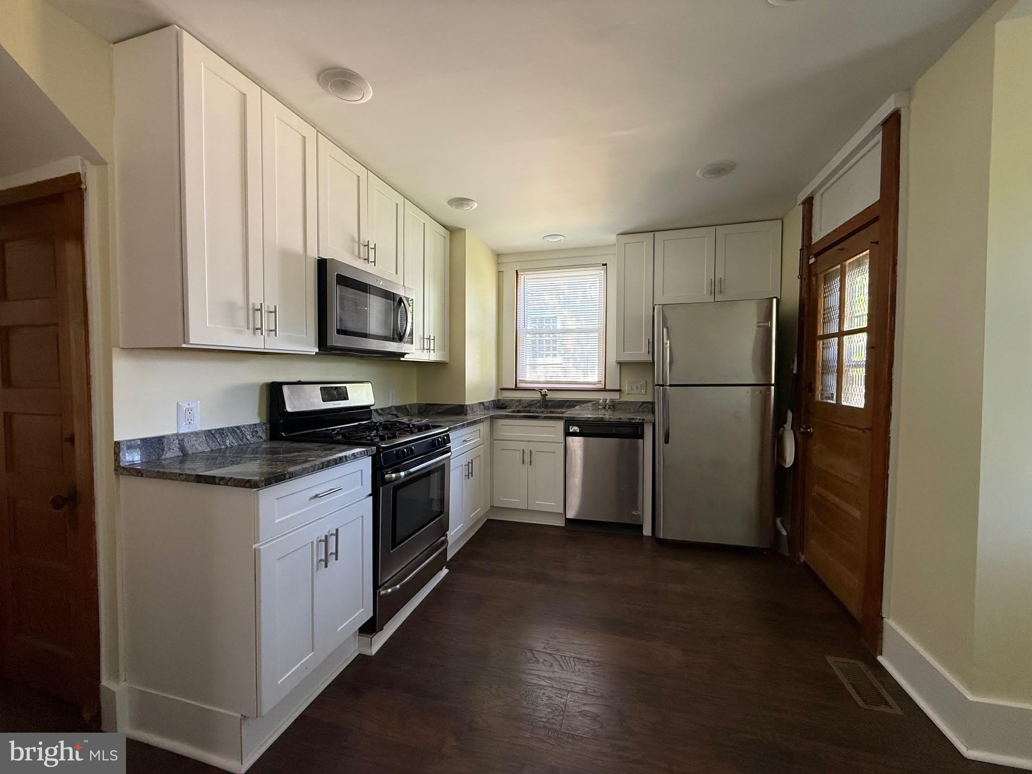 4007 BATEMAN Avenue – photo 5