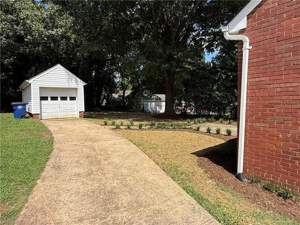 2179 Gaston Street – photo 2