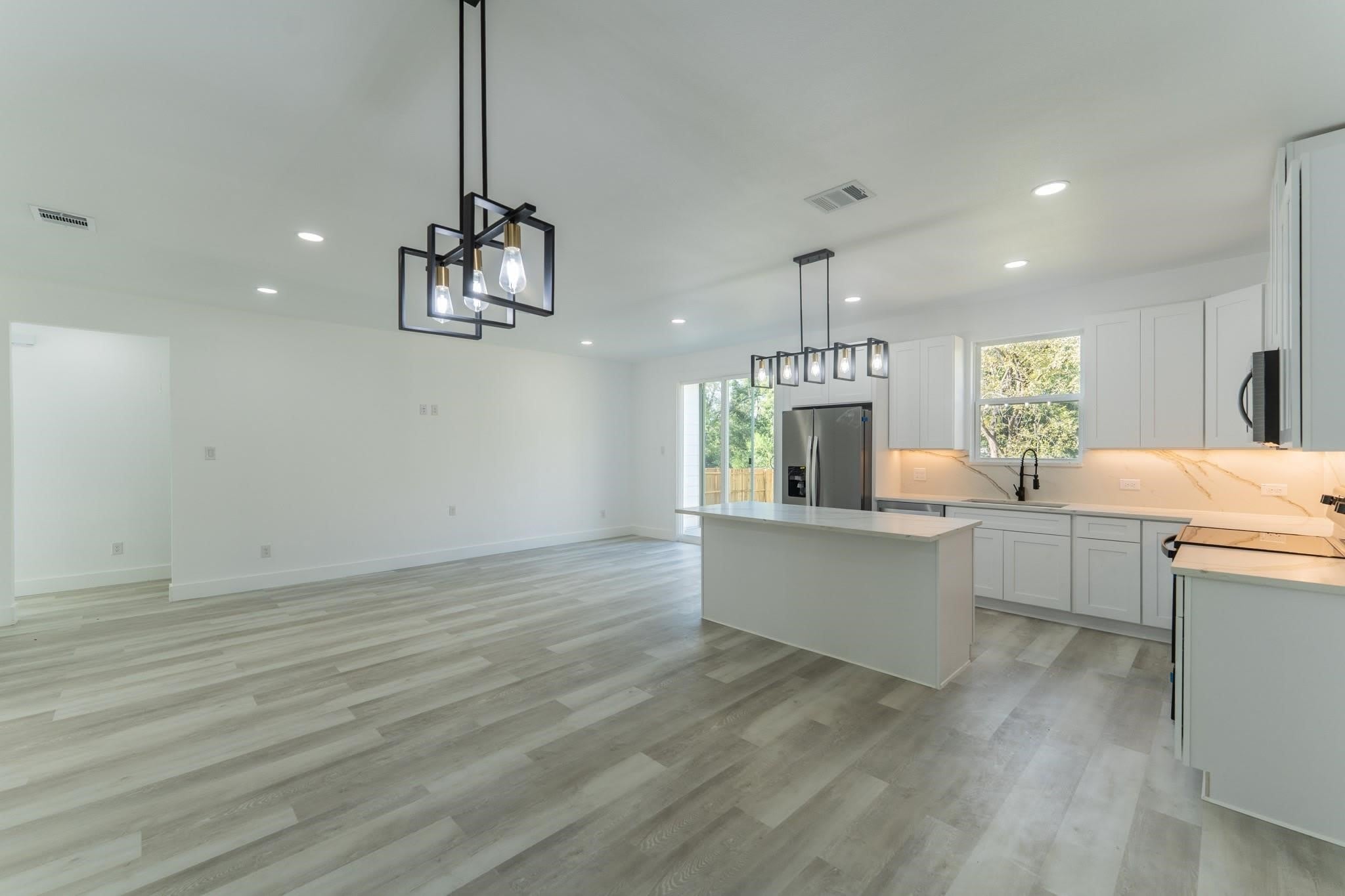 316 Beckham Street W – photo 2