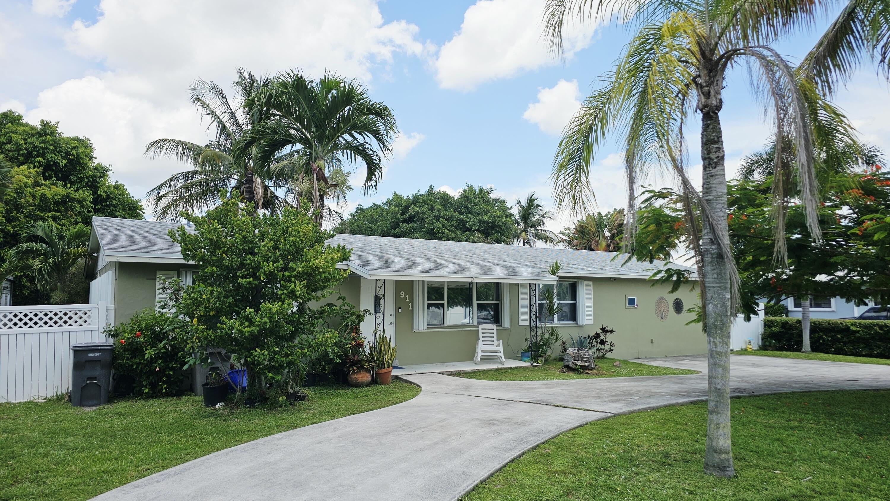 911 Burch Drive – photo 2