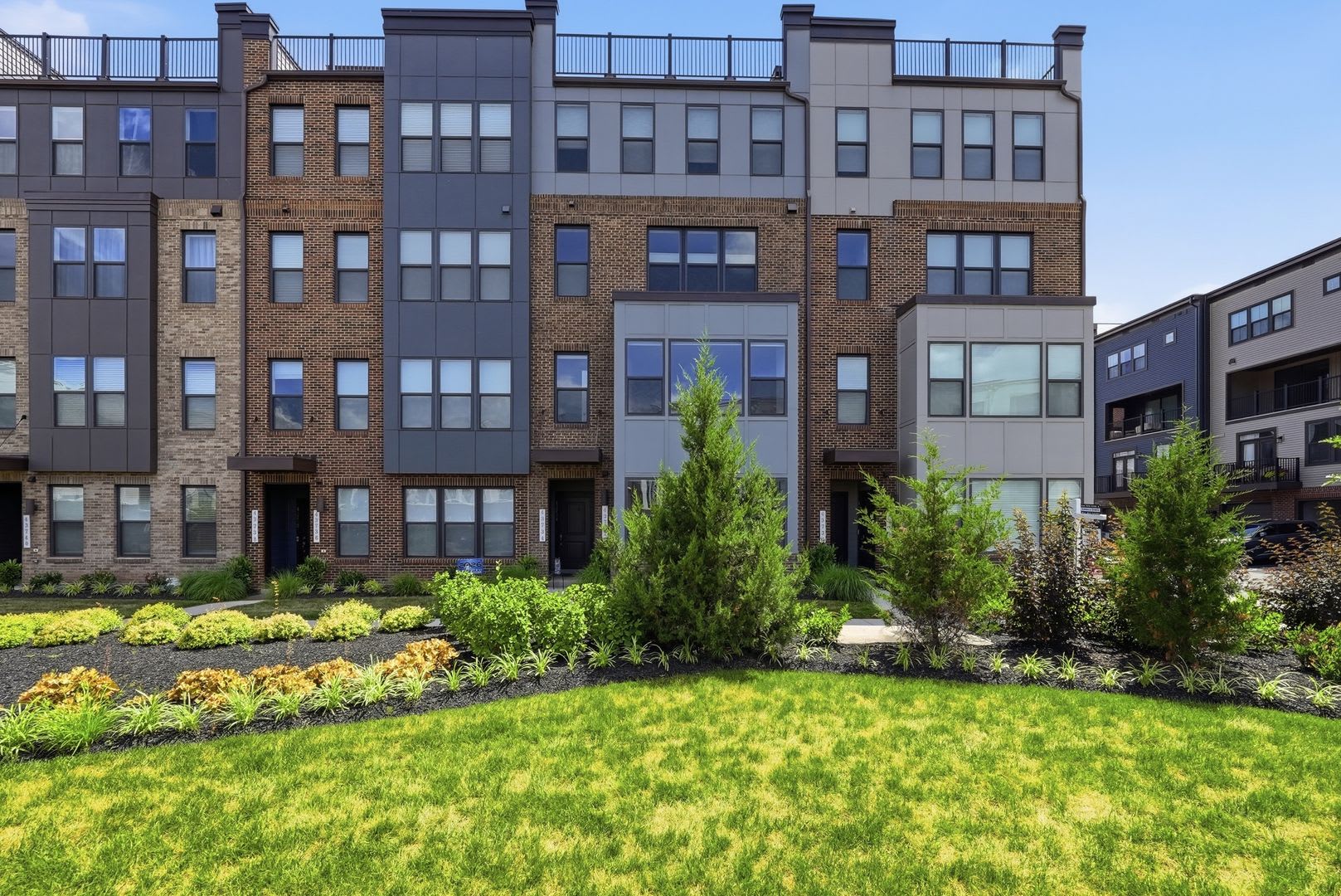 Modern 2BR/2.5BA Townhome in Ashburn – photo 1