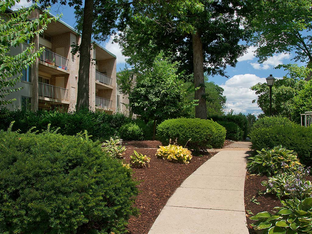 Tysons Glen and Devonshire Square Apartments & Townhomes – photo 4
