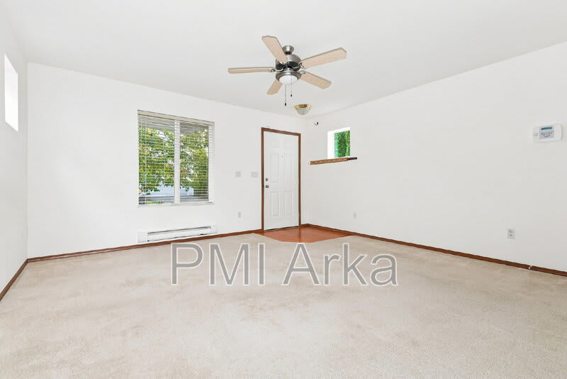11048 Elliston Way NE – photo 4
