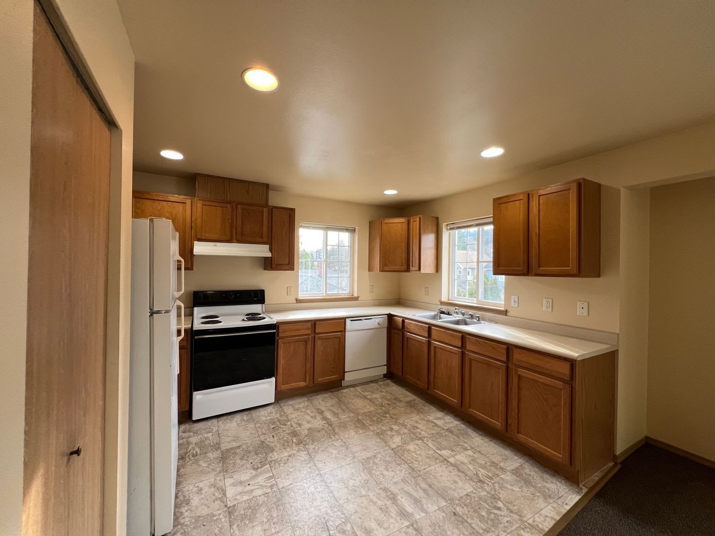 3 Bedroom, 2 Bath in York Neighborhood! – photo 5