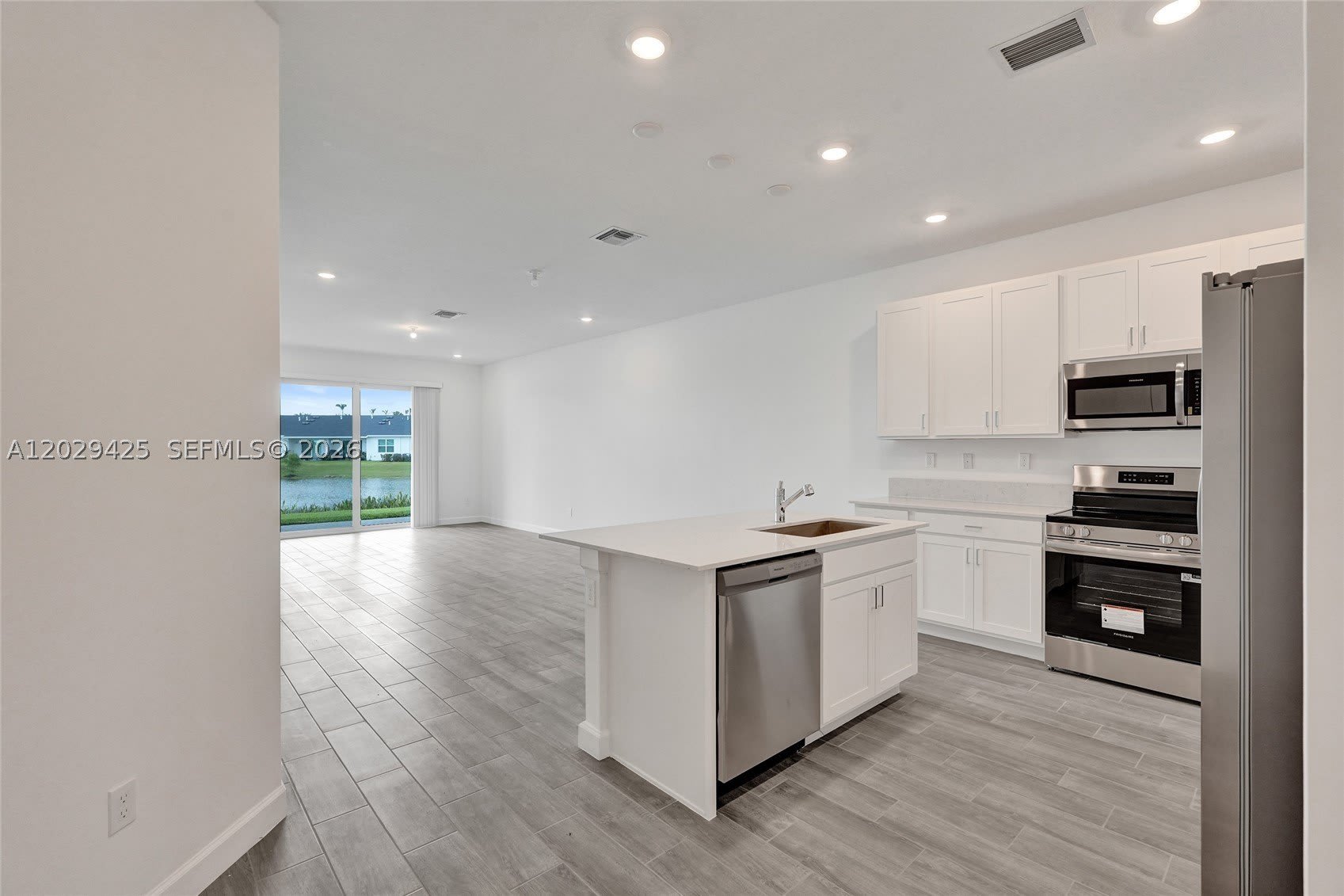 3777 Harborside Ave – photo 3