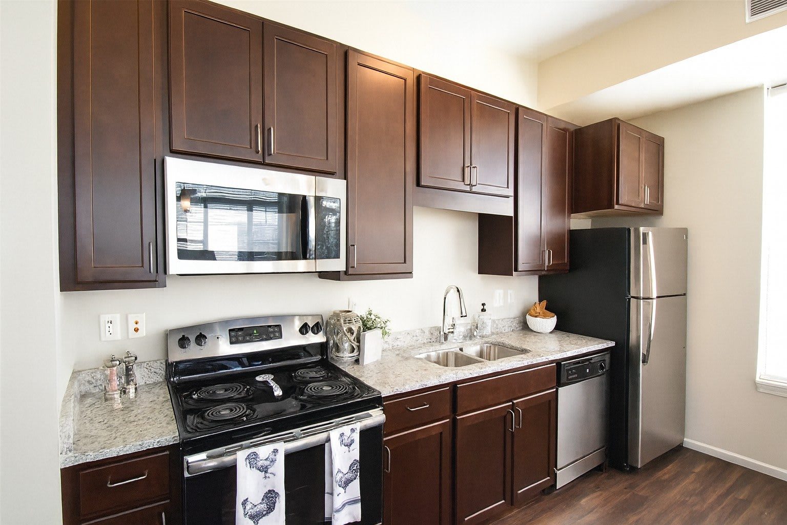 Oaks of Shorewood Apartments – photo 5
