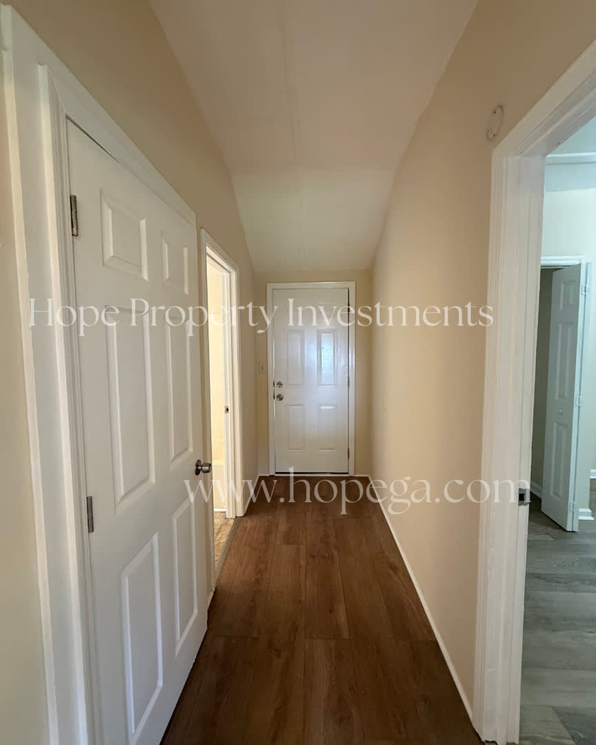 SENOIA- 26506 Highway 85 2 bedroom 1 bath on 2 Acre lot – photo 4