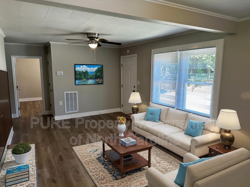 603 Robbins St – photo 4