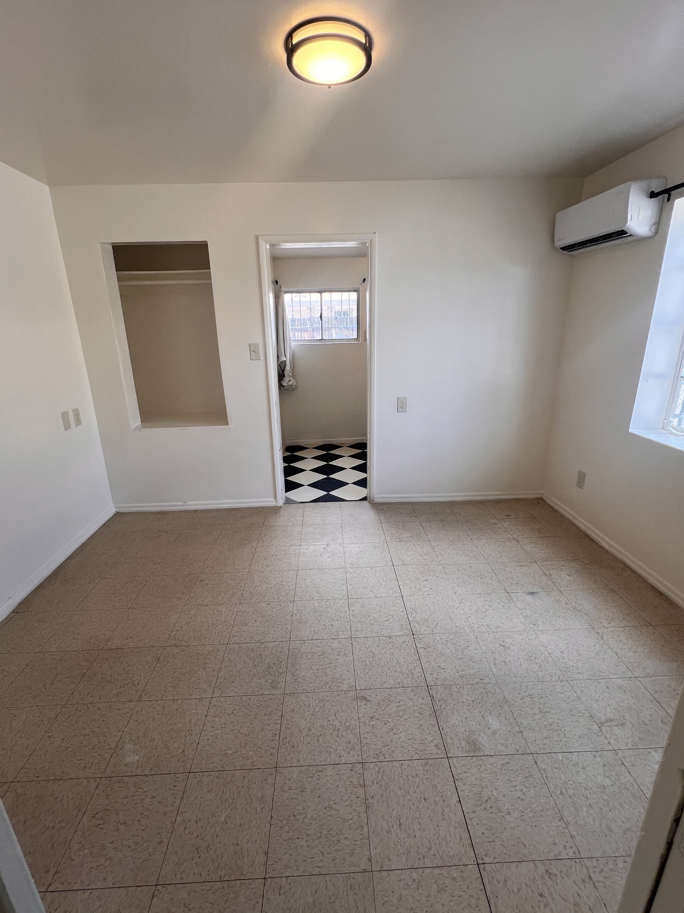 132 W Lincoln Street – photo 5