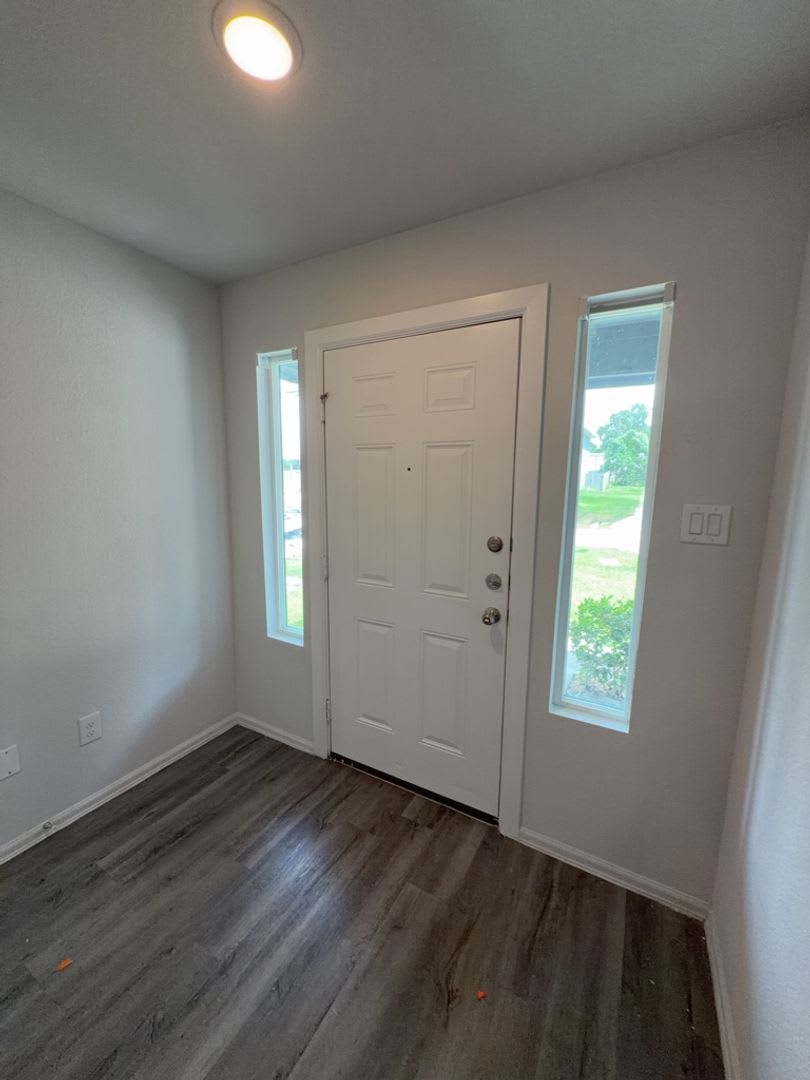 505 Hines Ave – photo 2