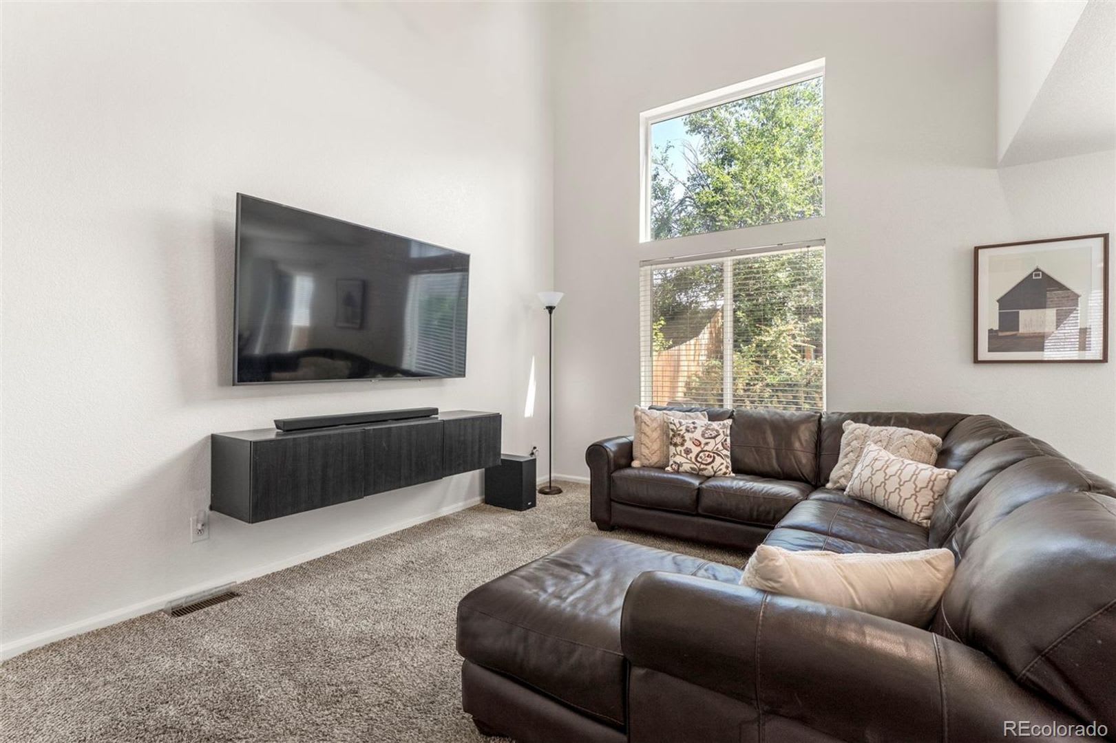 3 Bed Townhome with Large Backyard – photo 3