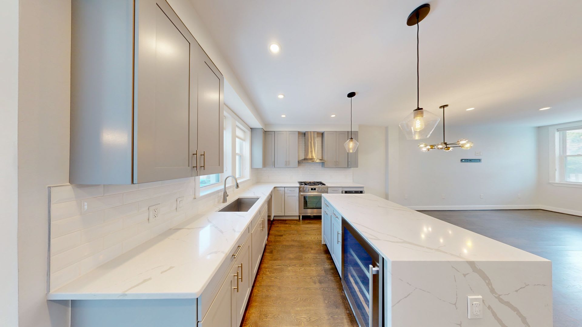 Stunning END UNIT 4 Bed + 3.5 BA located in Petworth! – photo 2
