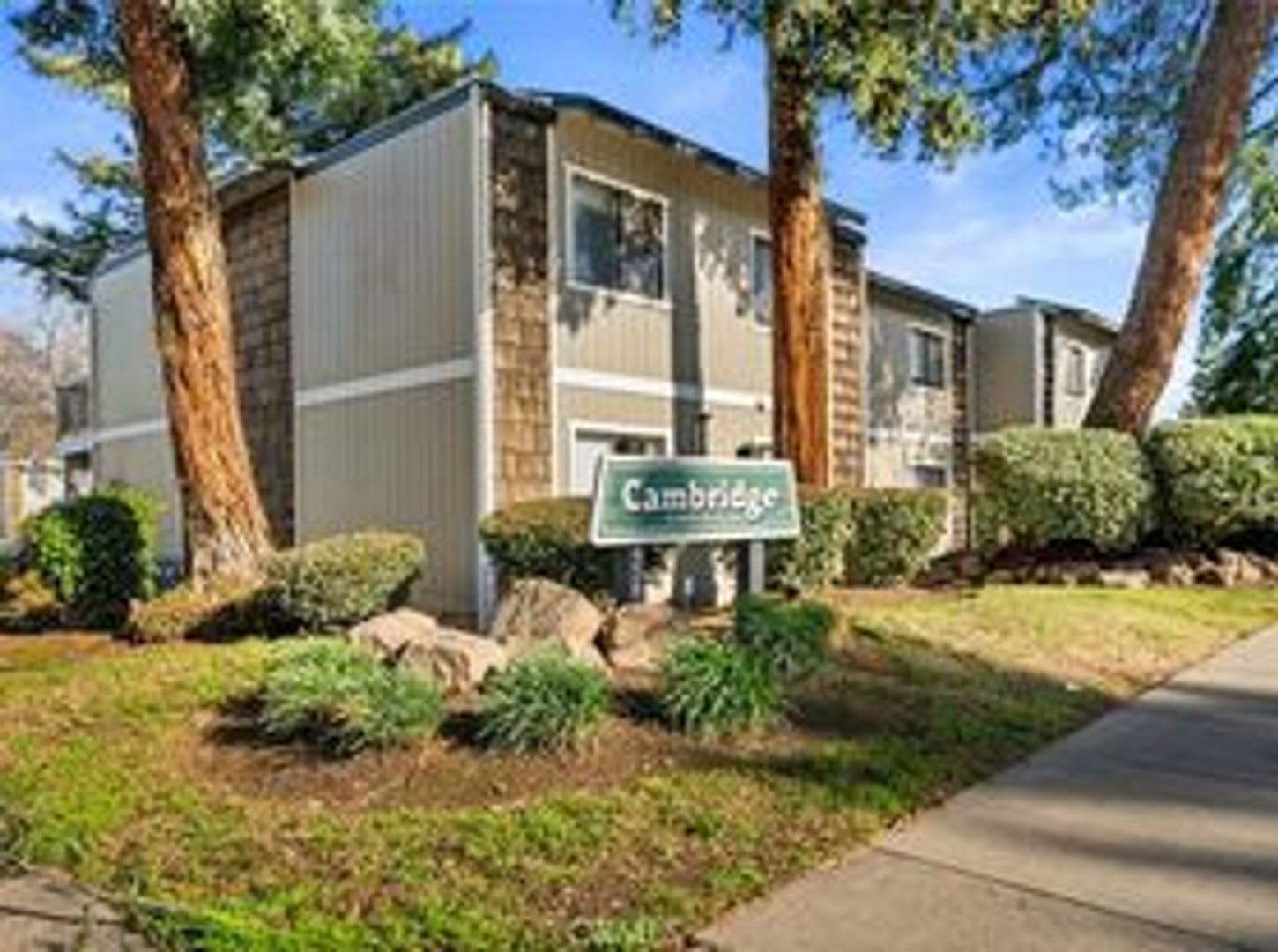 2 Beds 1 Bath – photo 1