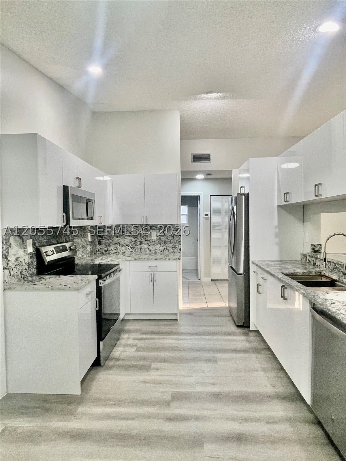 5508 NW 101st Ct – photo 4
