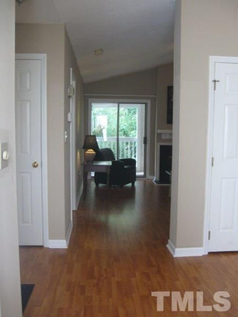 Room in 2 Bedroom Home at Sunpointe Dr – photo 4