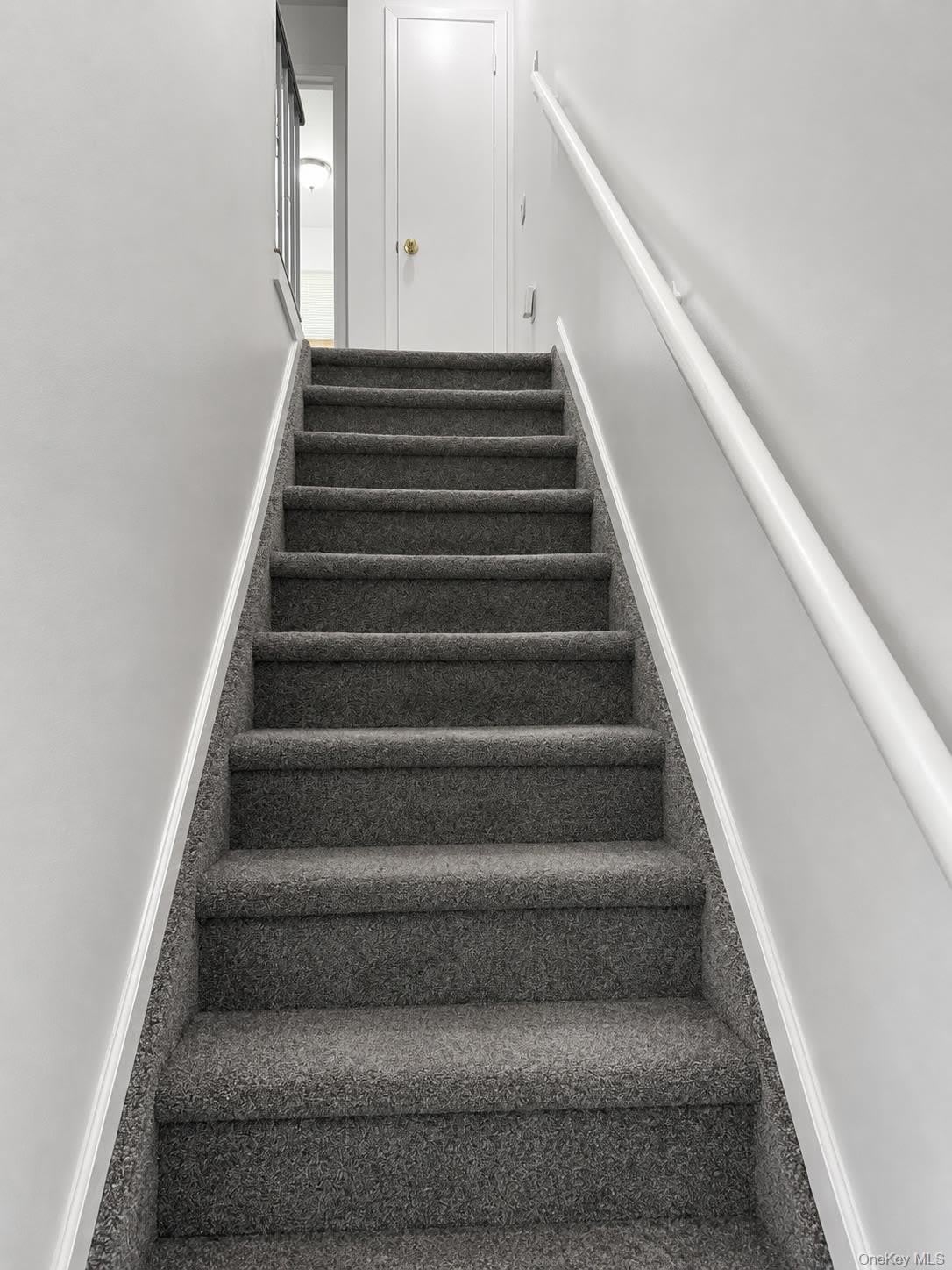 27 Stuart Drive – photo 2
