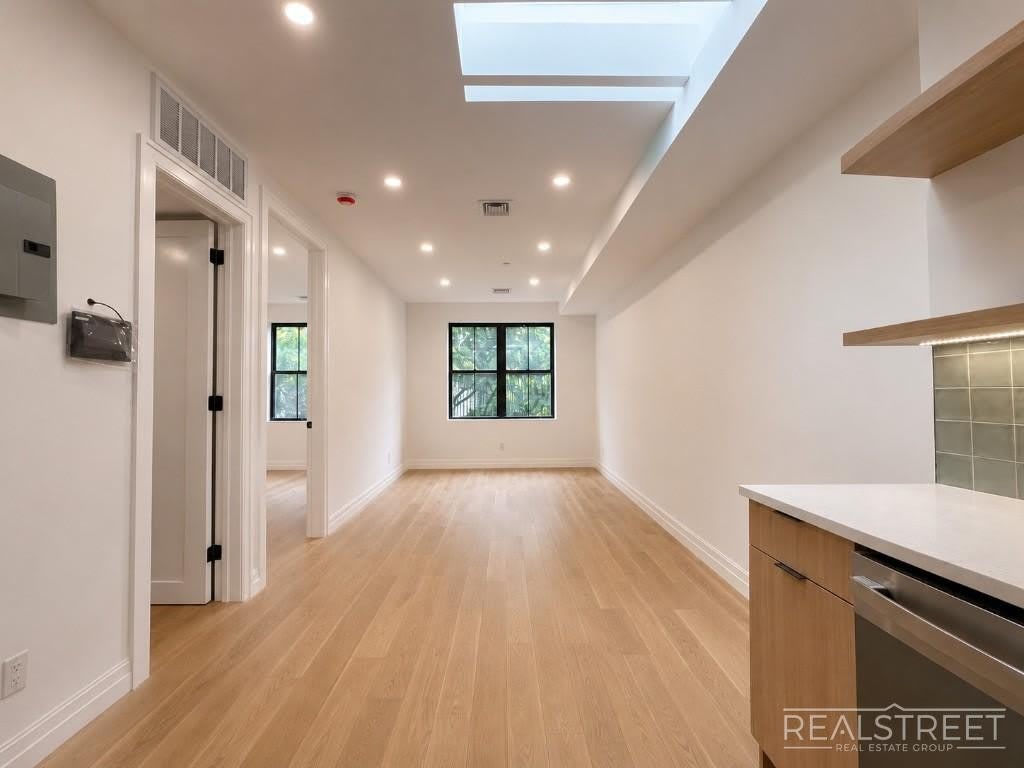 95 Ralph Avenue – photo 3
