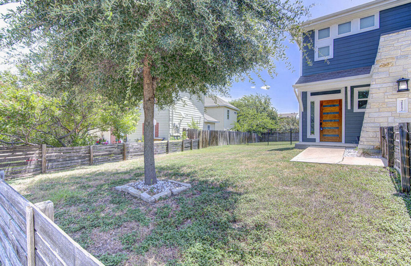 Elegant 4BR Home with Bonus Room & Designer Finishes – photo 3