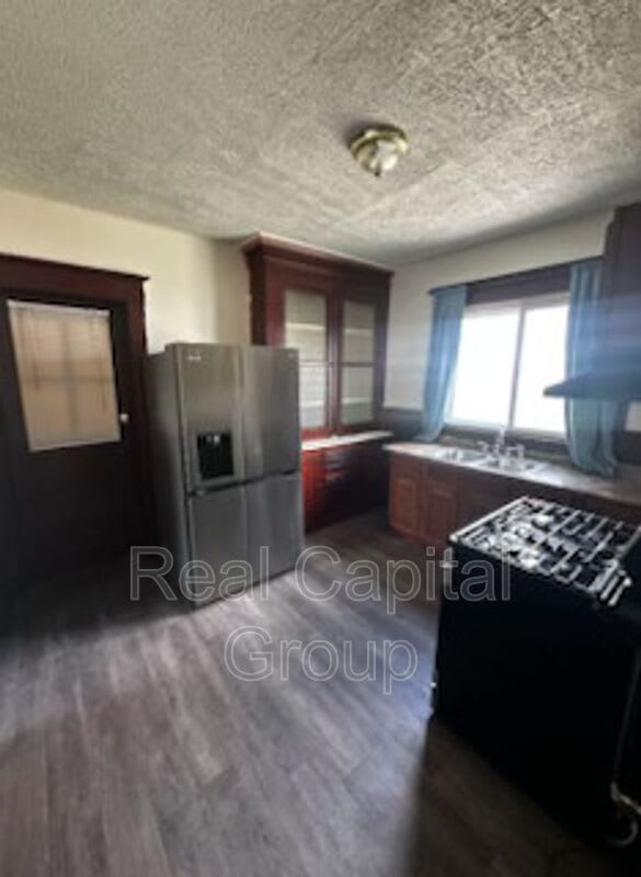1326 3rd Ave – photo 4