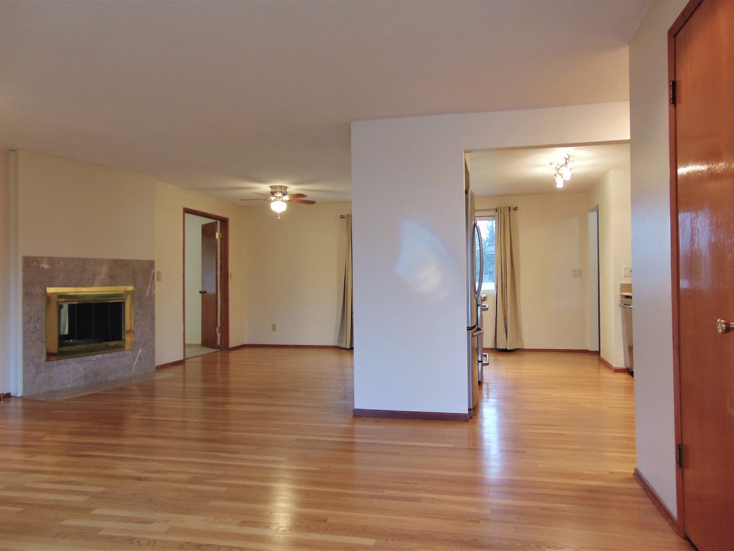 Fantastic 3bd, 1.5ba Rambler Available with Huge Yard! – photo 2