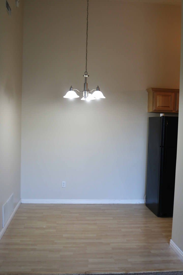 Top Level Westbury Condo for Rent! – photo 3