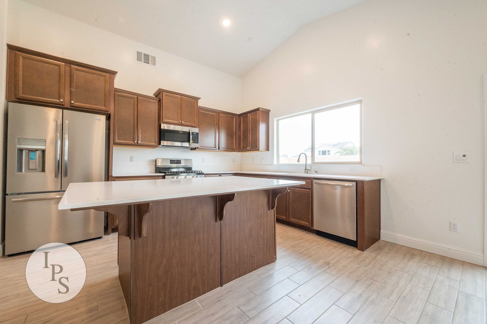 2022 South/East Fresno Home, 4BR/2BA – photo 2