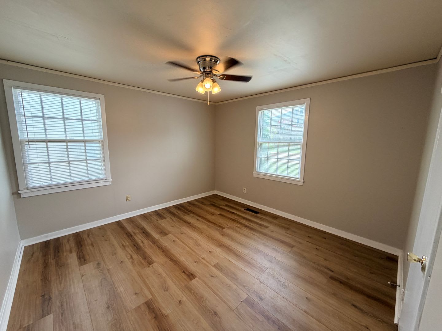Charming 2BR/1BA Near VSU – Hardwood Floors – photo 3