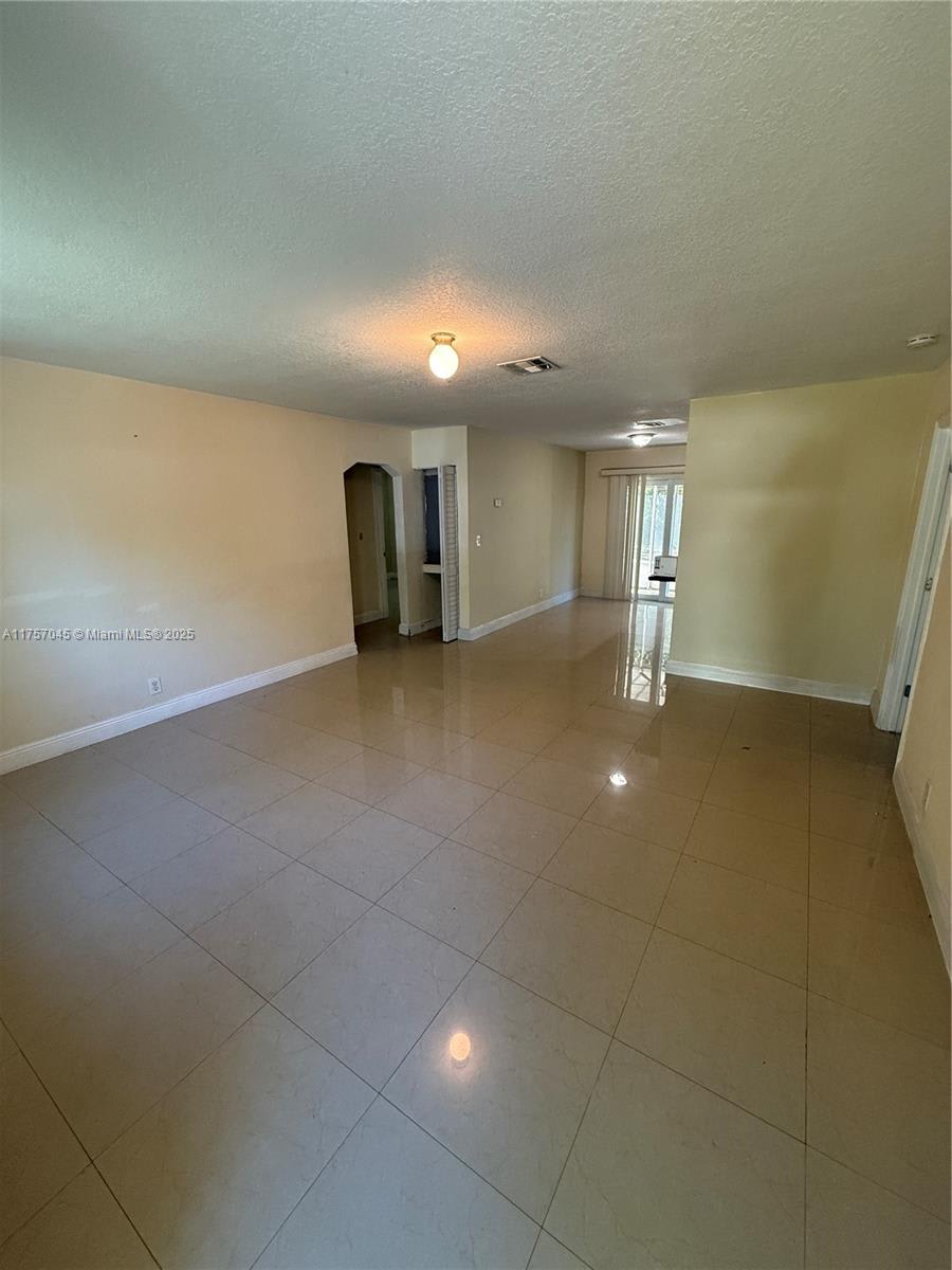 4617 SW 24th Ave – photo 2